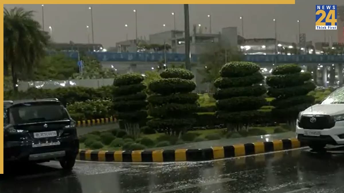 दिल्ली-NCR पर मौसम मेहरबान, अचानक हुई झमाझम बारिश; भीषण गर्मी से मिली थोड़ी राहत