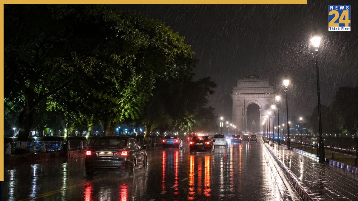 दिल्ली-NCR में झमाझम बारिश शुरू, गर्मी से मिली राहत