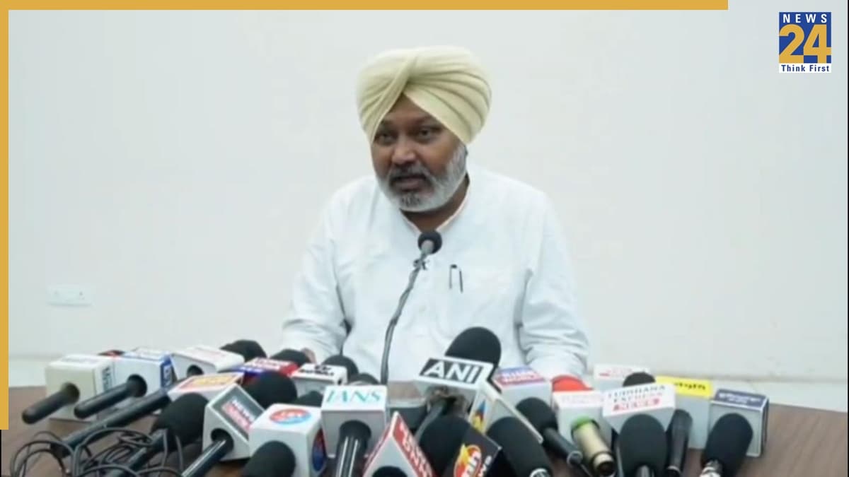 पंजाब सरकार से बातचीत के बाद सफाई कर्मचारियों ने वापस ली हड़ताल : हरपाल चीमा