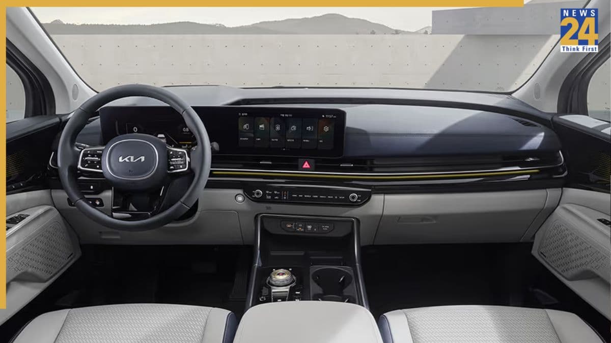 Kia Cars पर बंपर छूट! 2.7 लाख सस्ती मिल रही 7 सीटर फैमिली कार, Sonet-Seltos भी इतने सस्ते में खरीदें