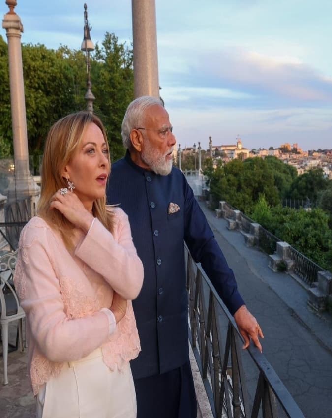 पीएम मोदी पहुंचे इटली 