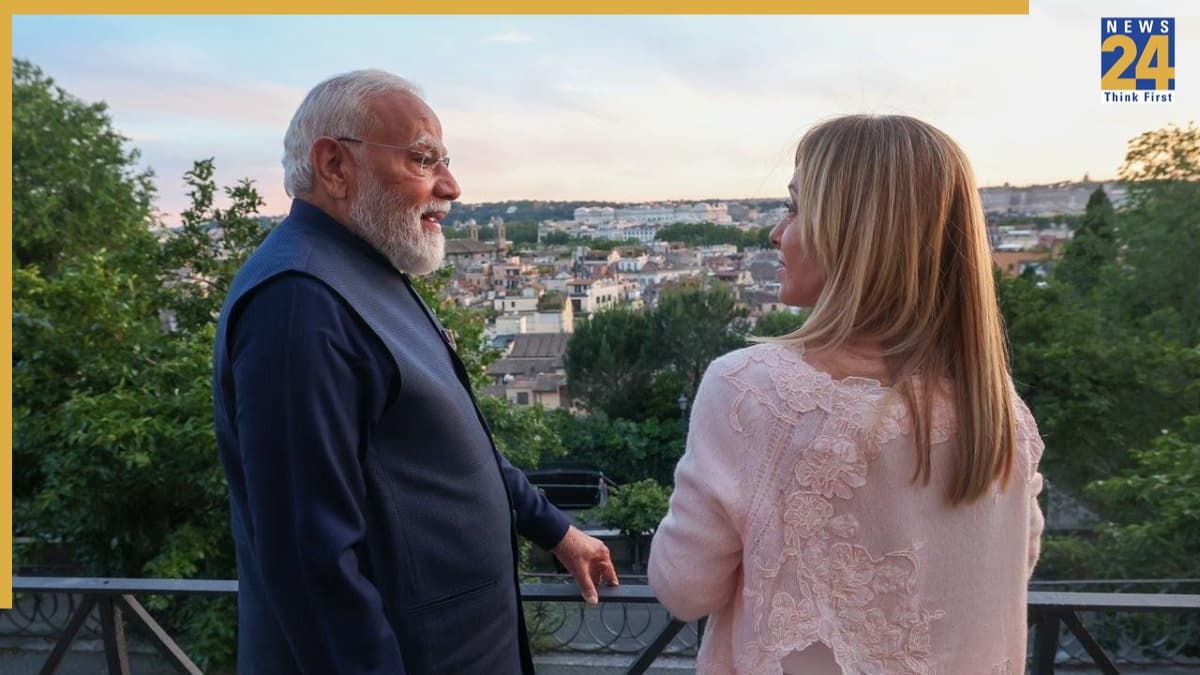 PM मोदी और मेलोनी की दिलचस्प तस्वीरें, रोम में हुई दोनों की मुलाकात, डिनर भी किया साथ