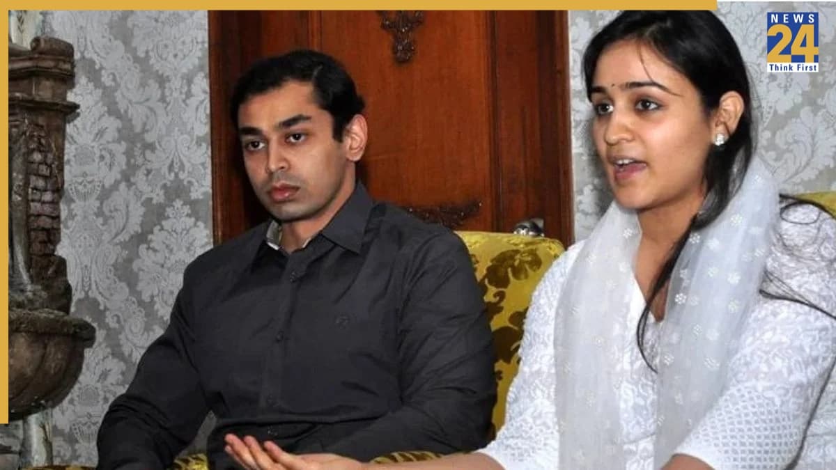 Prateek Yadav Death: स्कूल से शुरू हुई थी दोस्ती और फिर ई-मेल के जरिए बढ़ा प्यार; ऐसी थी अपर्णा और प्रतीक यादव की लव स्टोरी