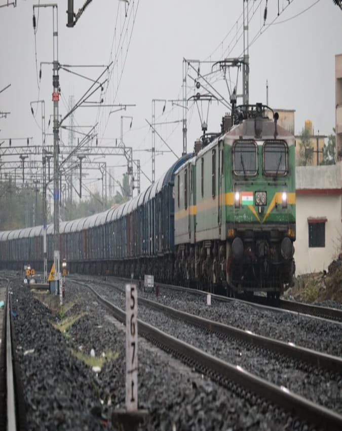 मिडिल बर्थ के नियमों को जान लीजिए