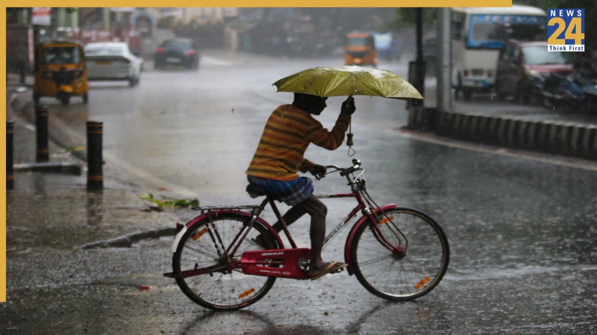 UP Weather: यूपी में नोएडा समेत 38 जिलों में आंधी-तूफान का अलर्ट, बिजली गिरने की भी चेतावनी