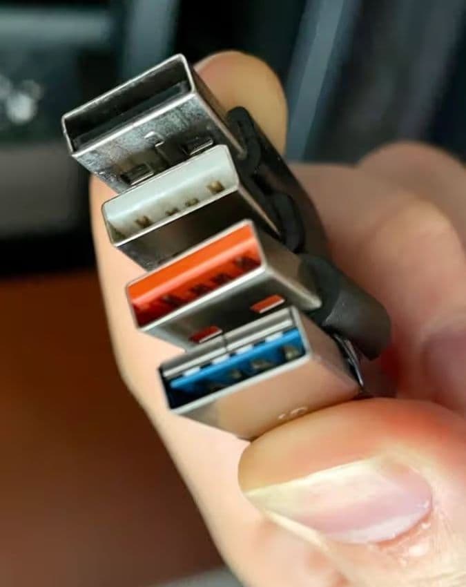 USB-A पोर्ट्स में रंगों का इस्तेमाल क्यों शुरू हुआ?