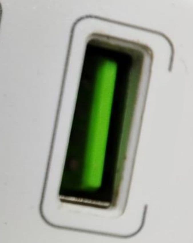 हरा-नीला USB पोर्ट किसे दर्शाता है?