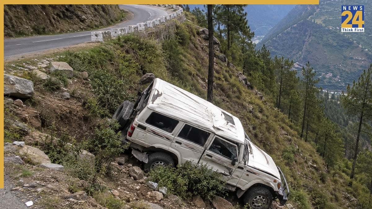 हिमाचल के चंबा में भीषण सड़क हादसा, खाई में गिरी बोलेरो, 7 की मौत
