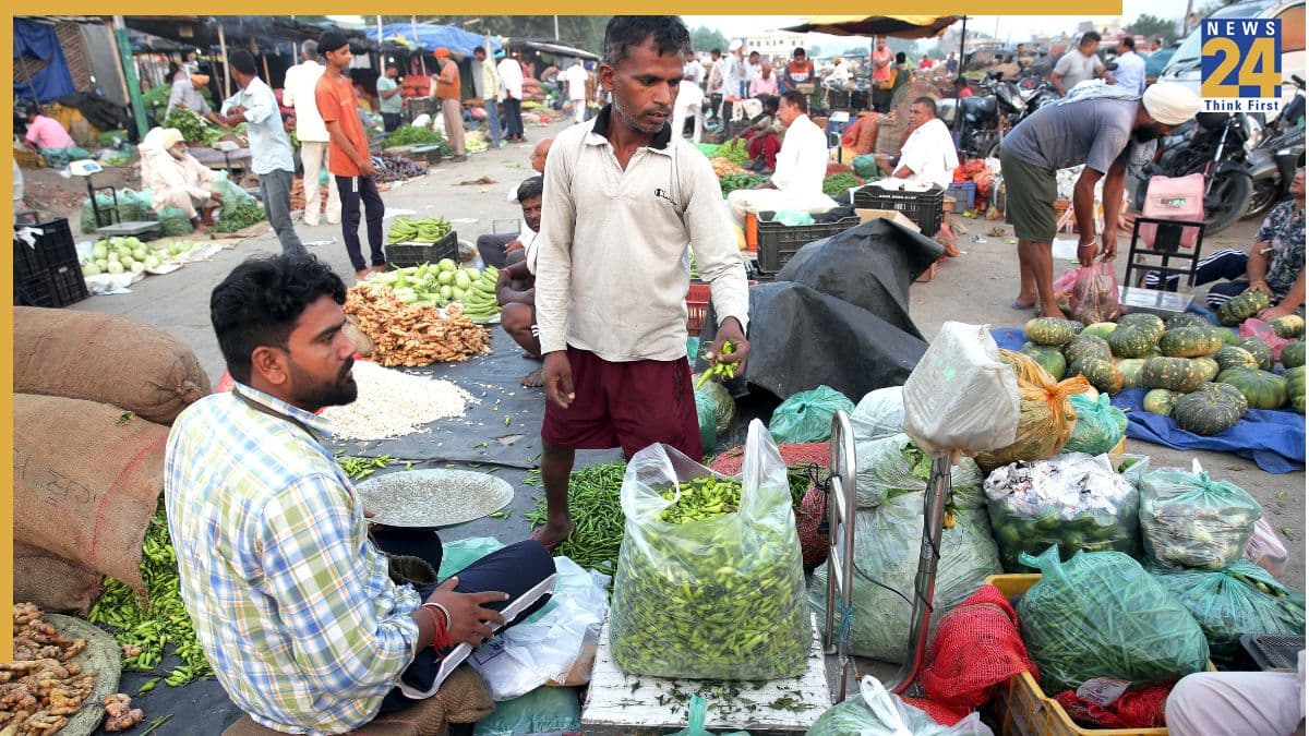 महंगाई की मार! बढ़ सकते हैं दूध, दाल और सब्जियों के दाम, जानें मानसून कैसे बिगाड़ेगा किचन का बजट?
