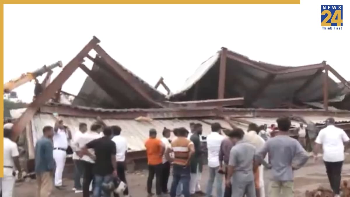 VIDEO: कोलकाता में निर्माणाधीन गोदाम ढहा, 5 लोगों की मौत, कई अभी भी फंसे; राहत-बचाव कार्य जारी