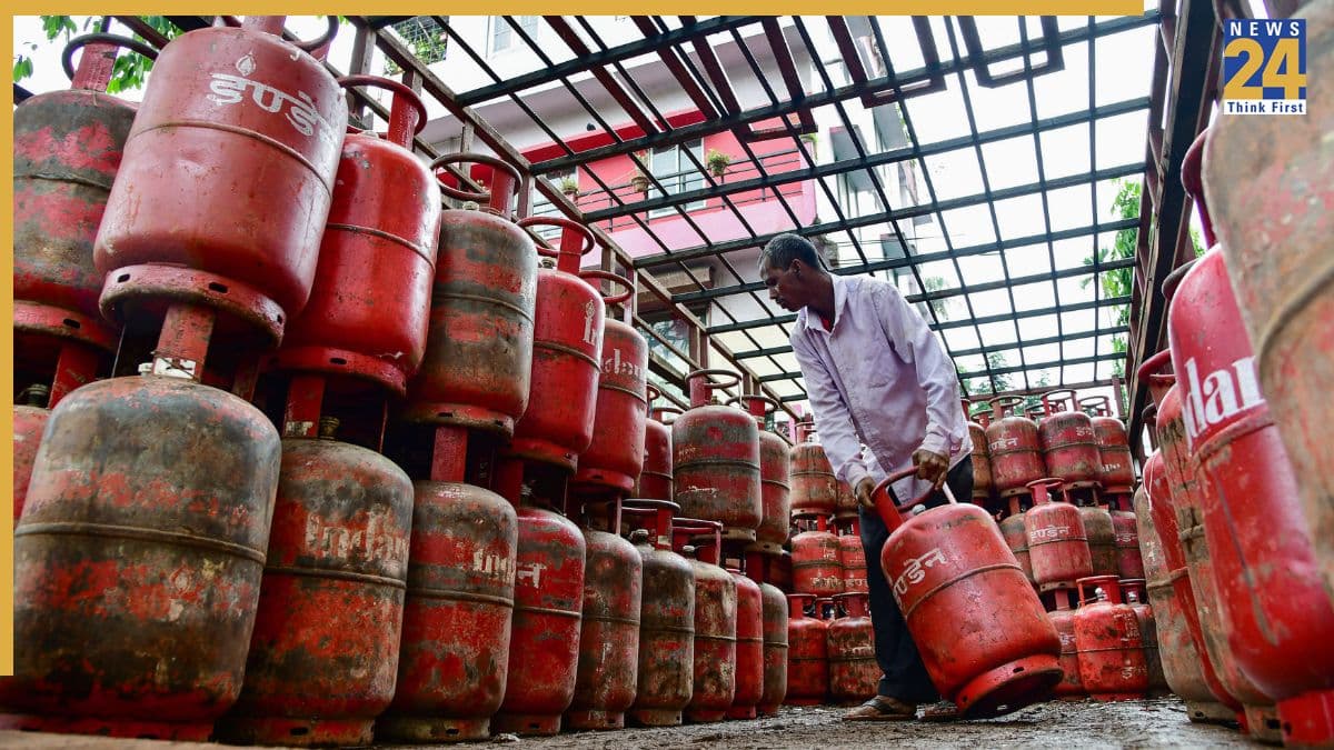 महंगाई की मार! घरेलू LPG सिलेंडर हुआ महंगा, कब से लागू होगी नई रेट; जानें आपके शहर का रेट