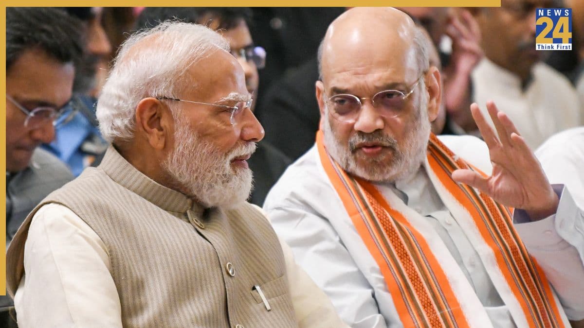 Modi Cabinet Reshuffle: मोदी कैबिनेट से किन मंत्रियों की हो सकती है छुट्टी, क्या बदलाव? किन चेहरों को मिलेगा मौका