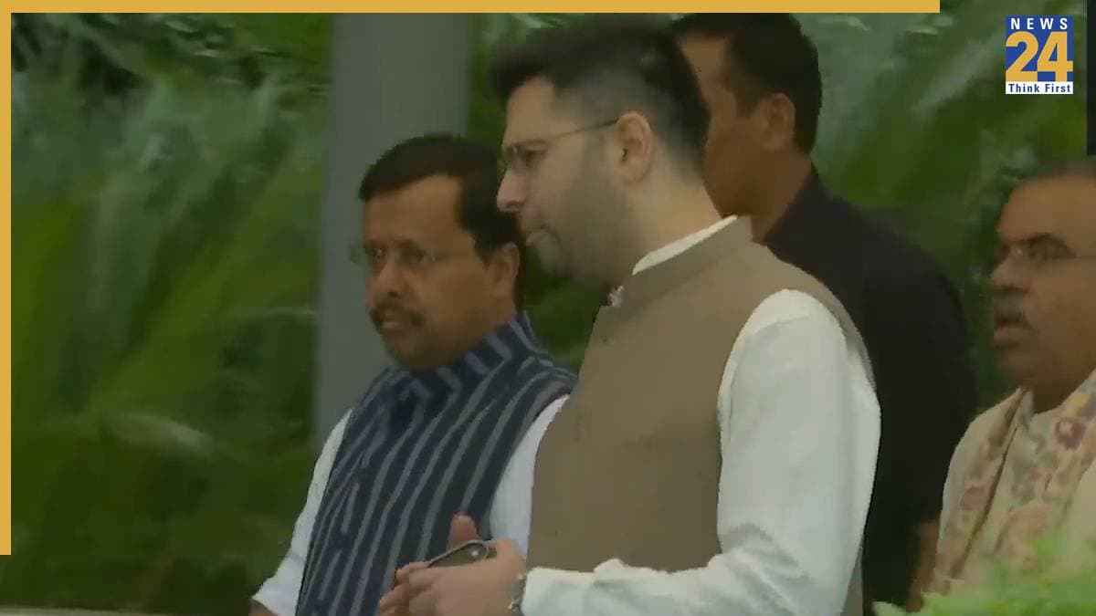 राघव चड्ढा के कैबिनेट मंत्री बनने की अटकलें, नितिन नबीन के साथ अचानक पंजाब से लौटे दिल्ली, कल केंद्रीय मंत्रिमंडल की बैठक