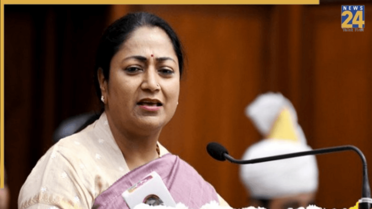मुख्यमंत्री रेखा गुप्ता ने दी स्मार्ट LED परियोजना को मंजूरी, दिवाली तक दिल्ली में बदली जाएंगी 96 हजार स्ट्रीट लाइटें
