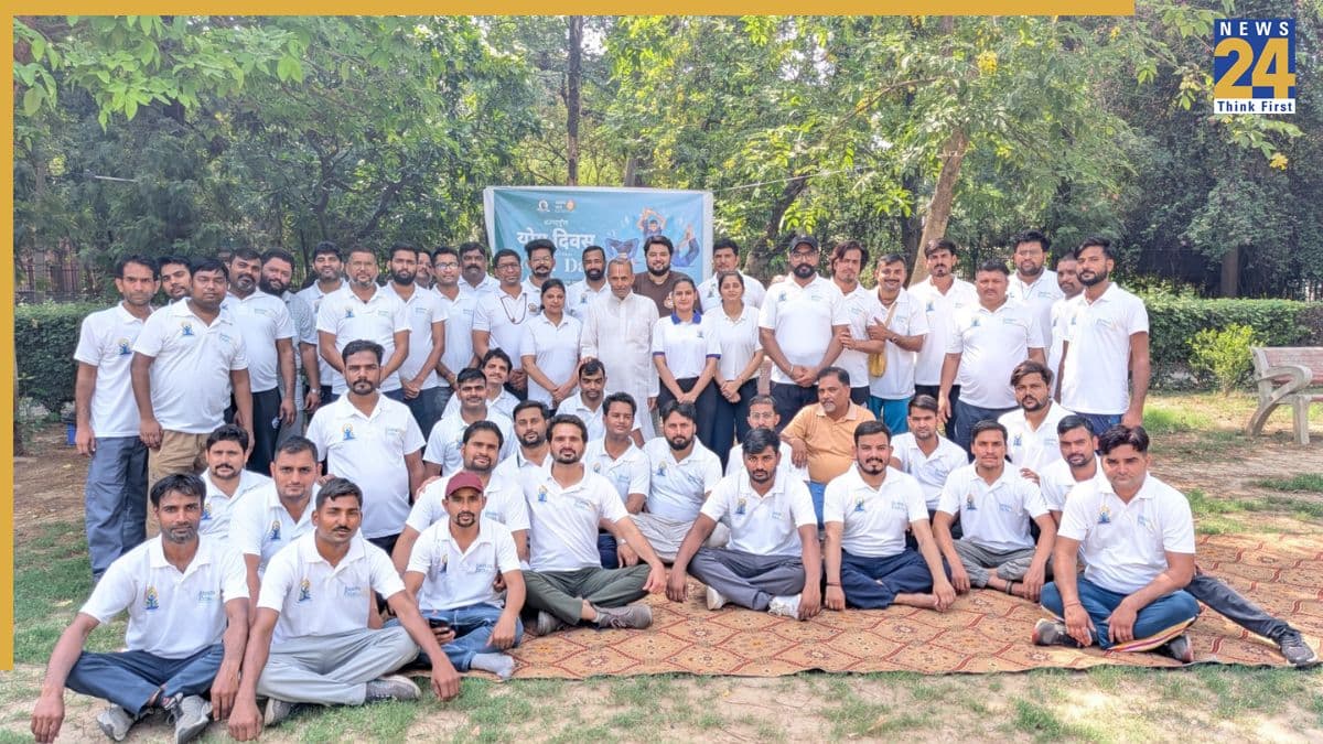 अंतरराष्ट्रीय योग दिवस पर अक्षय पात्र के कर्मचारियों ने किया सामूहिक योगाभ्यास