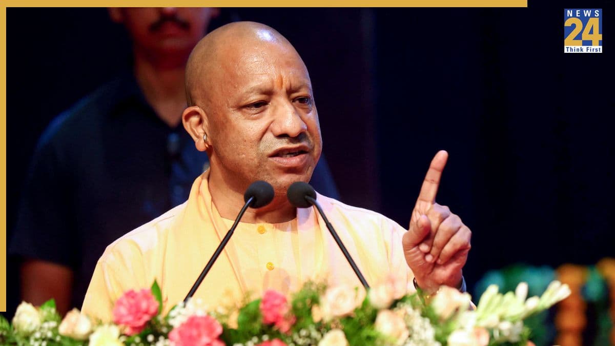 ड्यूटी पर रील बनाई तो खैर नहीं… UP पुलिस कर्मियों को CM योगी की चेतावनी; सख्त एक्शन के लिए रहें तैयार!