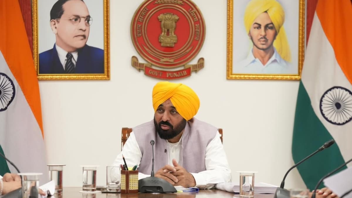 ‘भगवंत मान सरकार, तुहाडे द्वार’ पहल के तहत 437 सरकारी सेवाएँ नागरिकों के घर-द्वार तक पहुँचीं, लंबित मामलों की दर घटकर 0.33 प्रतिशत हुई