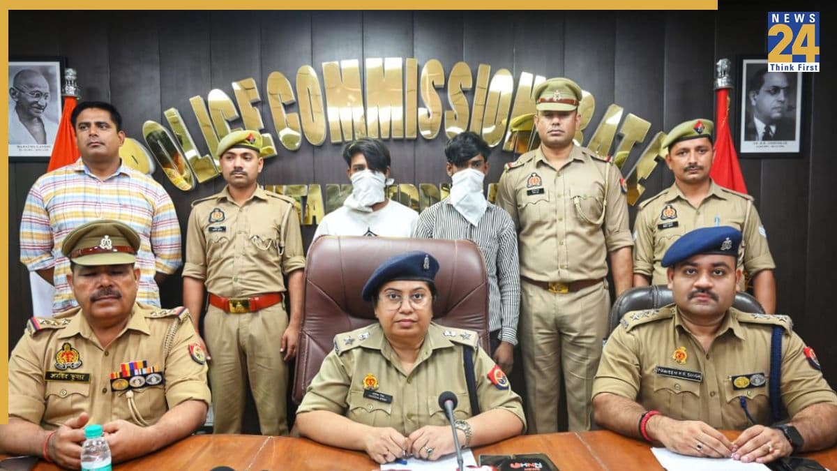 नोएडा पुलिस ने मोटरसाइकिल चोर गिरोह का किया पर्दाफाश, 11 चोरी की बाइक और अवैध हथियार बरामद