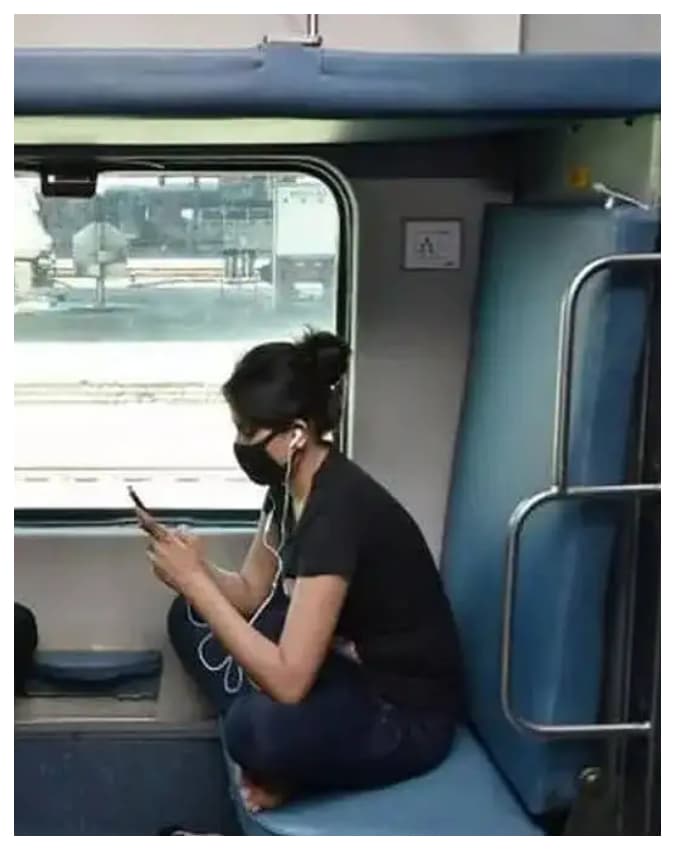 महिला बोगी में घुसे पुरुष, तो खैर नहीं!