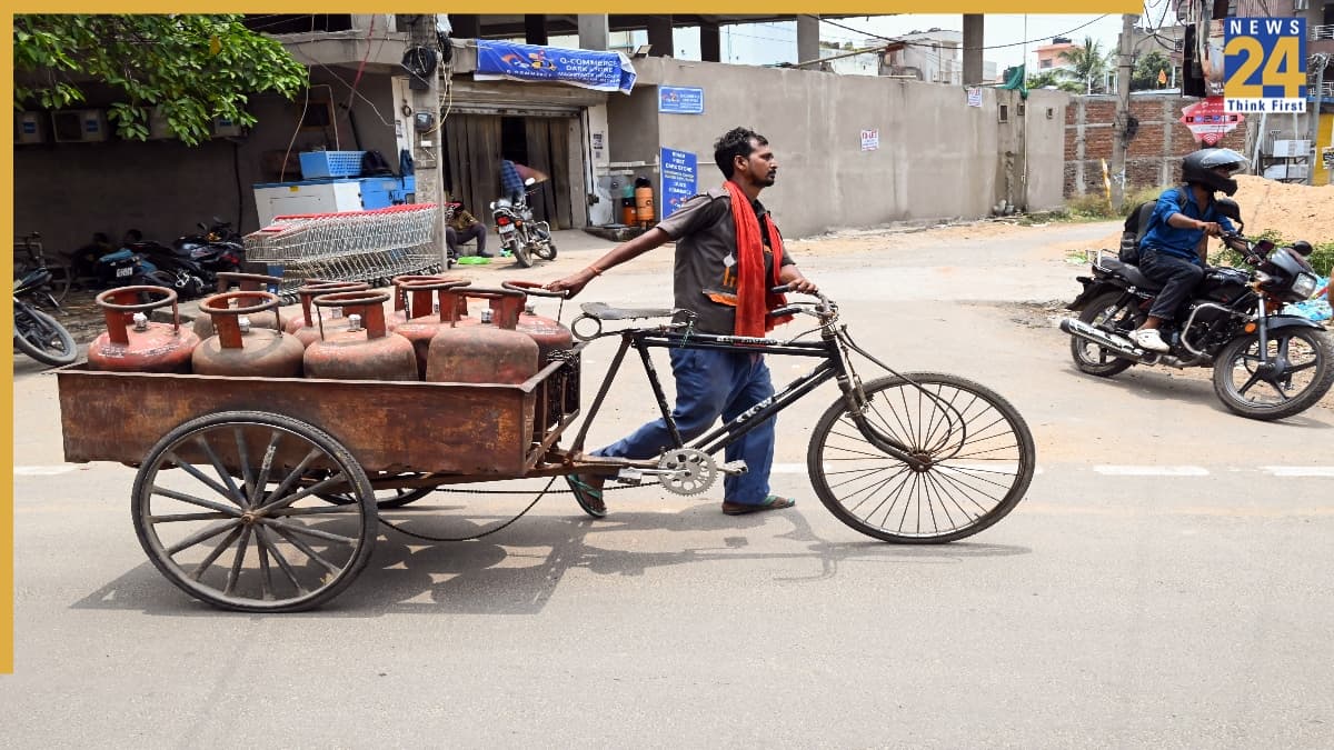LPG Price Today: देश में कहां सबसे सस्ता और कहां सबसे महंगा मिल रहा घरेलू गैस सिलेंडर? जानें क्या हैं 10 जून के रेट