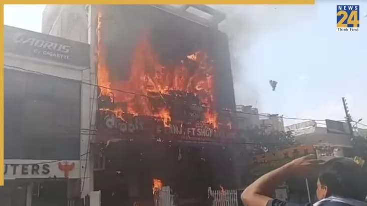 लखनऊ के कोचिंग सेंटर में लगी भीषण आग, जान बचाने को बालकनी से कूदे छात्र; 15 लोगों की मौत