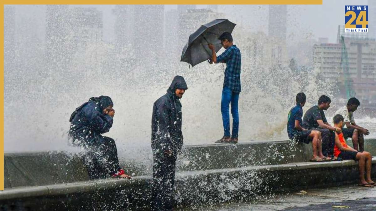 Monsoon की पहली बारिश में मुंबई हुआ जलमग्न, कई रास्ते बंद, IMD ने जारी किया ऑरेंज अलर्ट