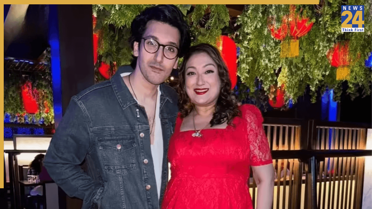 56 की उम्र में सुनीता आहूजा करेंगी एक्टिंग डेब्यू, बेटे Yashvardhan के साथ आएंगी नजर