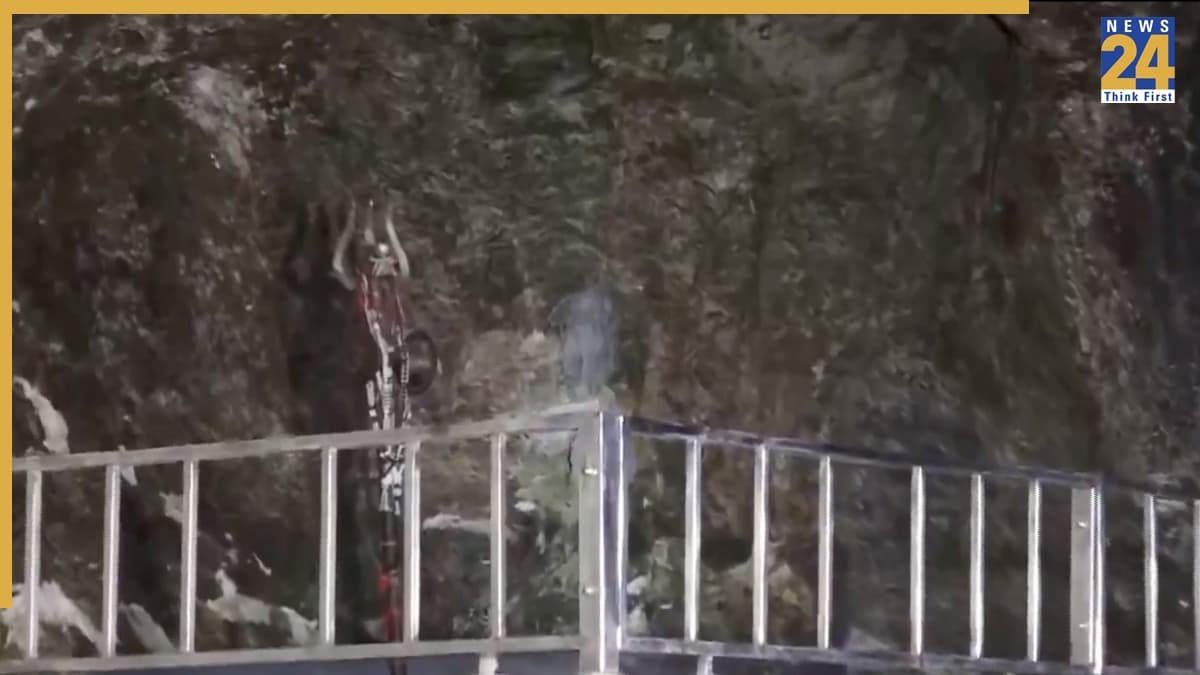 अमरनाथ गुफा का पवित्र शिवलिंग सिर्फ चार दिनों में लगभग 90% पिघला, श्रद्धालुओं में बढ़ी चिंता
