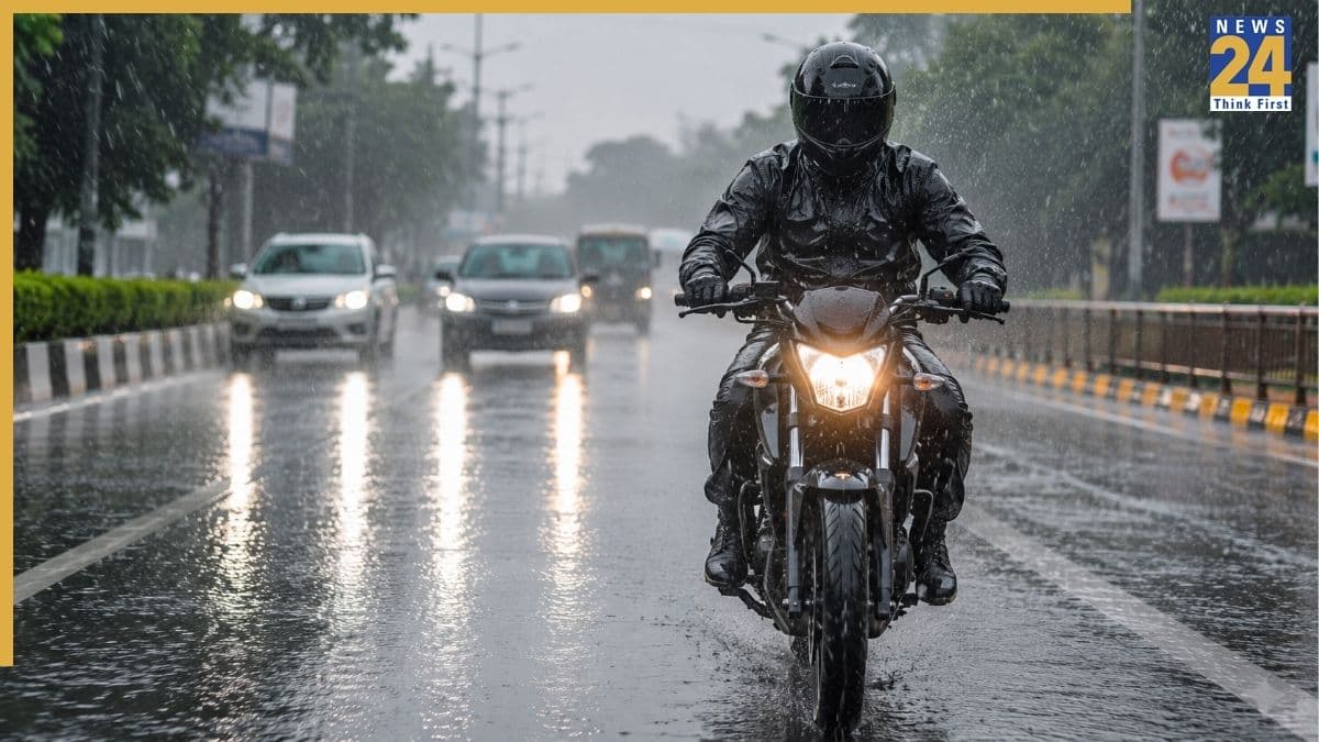 बारिश में कितना होना चाहिए बाइक टायर का प्रेशर? हादसों से बचने के लिए जान लें काम की बात
