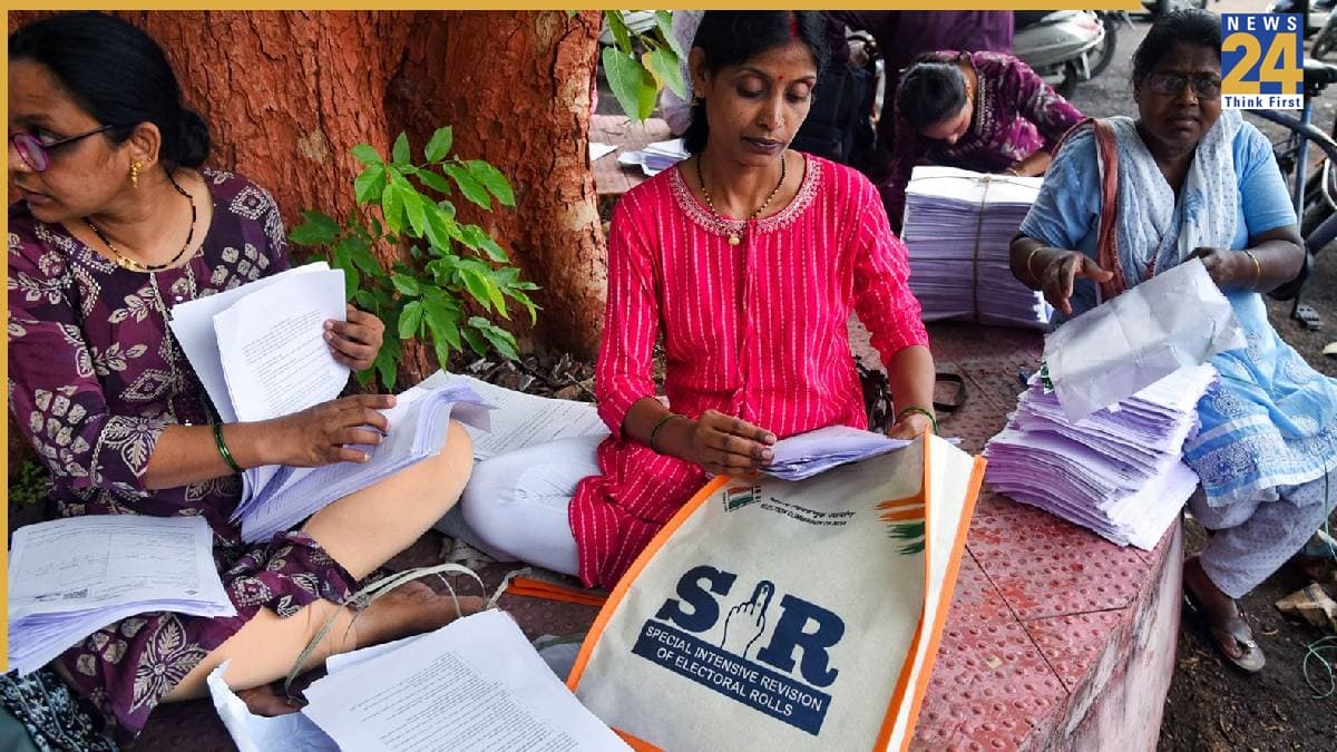 Delhi SIR Update: दिल्ली में इलेक्शन कमीशन ने बढ़ाई एसआईआर की समय-सीमा, जानें आपत्तियां दर्ज करने की नई तारीख