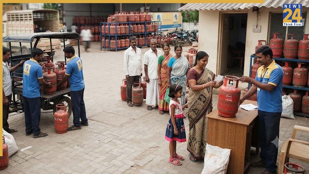 LPG Gas Cylinder Price Today: 1 अगस्‍त से पहले ही सरकारी कंपन‍ियों ने जारी की एलपीजी की नई रेट ल‍िस्‍ट; चेक करें