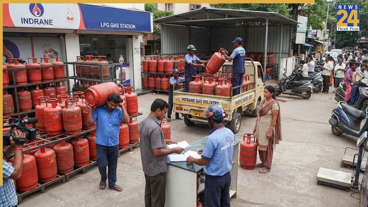 LPG Cylinder Price Today: 14.2 kg और 19 kg सिलेंडर की नई रेट लिस्ट जारी, देखें अपने शहर का दाम