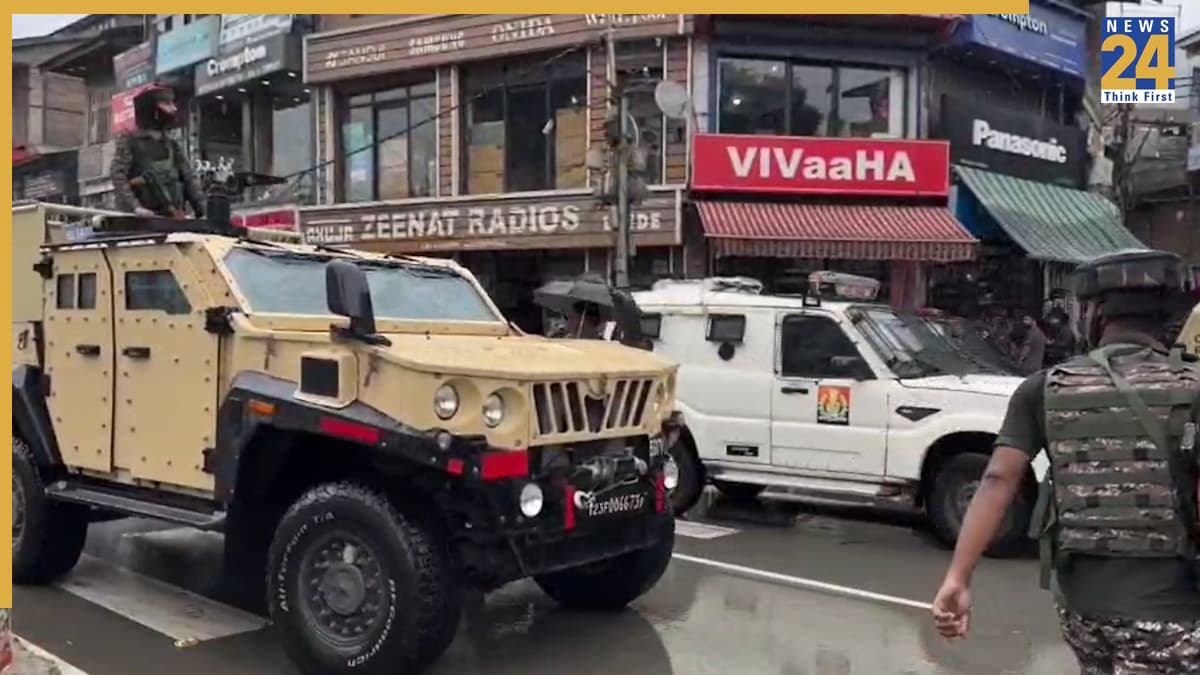 जम्मू-कश्मीर में लाल चौक के पास आतंकी हमला, गोलीबारी में हेड कांस्टेबल शहीद; एक अन्य घायल