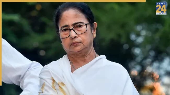 ममता बनर्जी को एक और तगड़ा झटका! ED ने फ्रीज किए TMC के ₹440 करोड़ के बैंक खाते