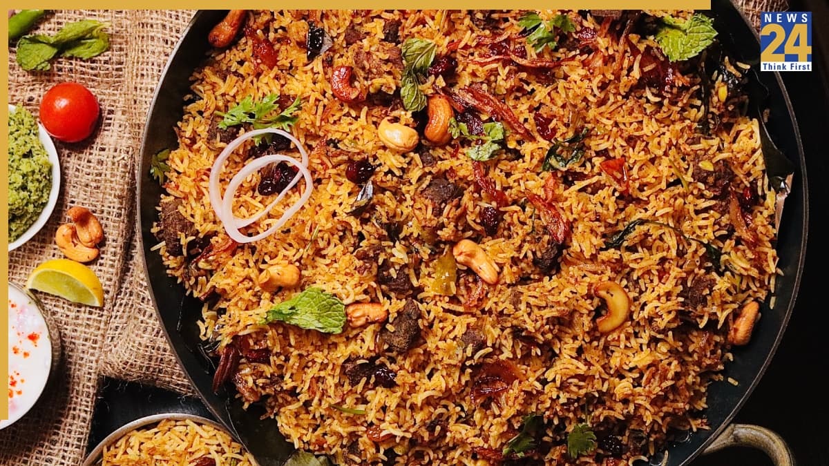 Mushroom Biryani: घर पर बनाएं होटल जैसी खुशबूदार और टेस्टी मशरूम बिरयानी, जानें आसान Recipe