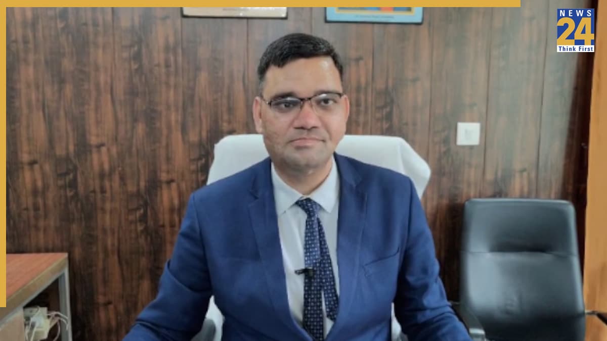 कौन हैं आधी सैलरी की बात कहने वाले IAS रिंकू सिंह राही? DM पर भी लगाए गंभीर आरोप