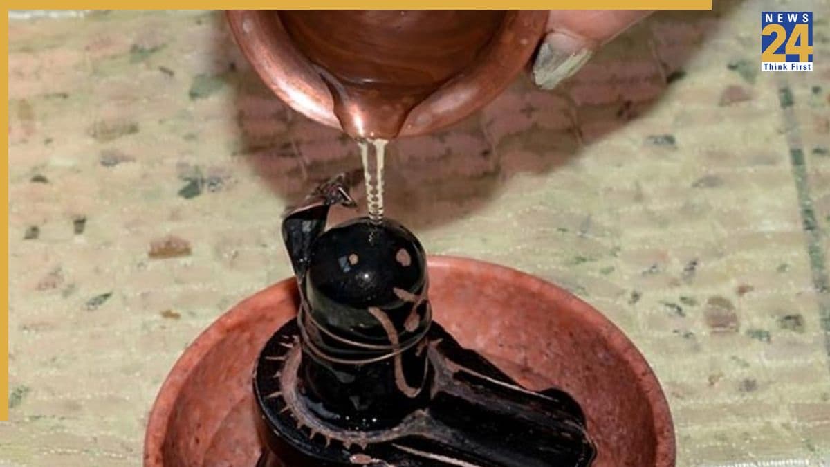 Pradosh Vrat Masik Shivratri 2026: आज रवि प्रदोष व्रत और मासिक शिवरात्रि का संयोग, महादेव की भक्ति से बरसेगी कृपा, जानिए पूजा विधि