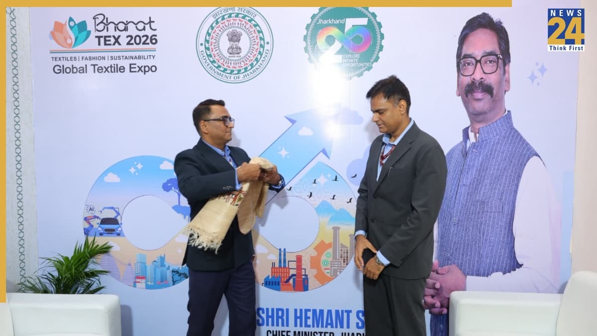 उद्योग सचिव अरवा राजकमल ने भारत टेक्स 2026 में झारखंड पवेलियन सहित विभिन्न राज्यों के पवेलियनों का भ्रमण किया अवलोकन
