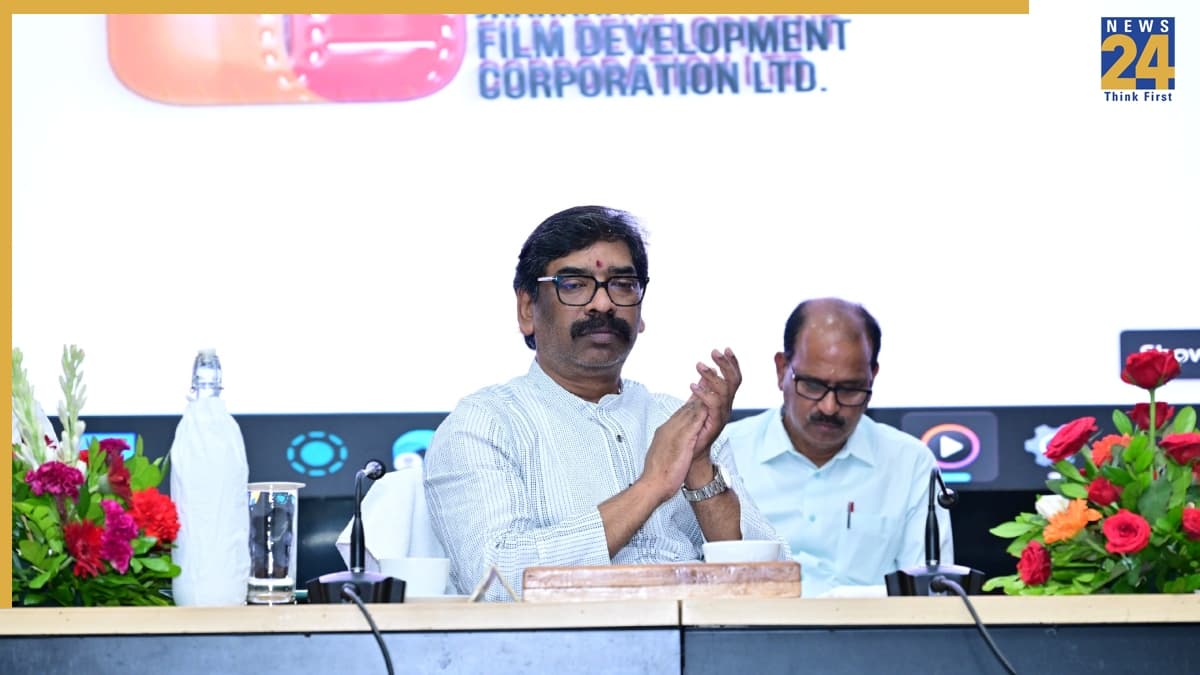 मुख्यमंत्री हेमंत सोरेन की मौजूदगी में झारखंड फिल्म डेवलपमेंट कॉर्पोरेशन और SRFTI के बीच MoU पर हस्ताक्षर