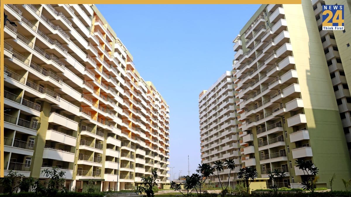 DDA Mega Offer: दिल्ली में सिर्फ 33 लाख रुपये में अपना घर! नरेला में 25% छूट के साथ मिलेंगे रेडी-टू-मूव फ्लैट्स
