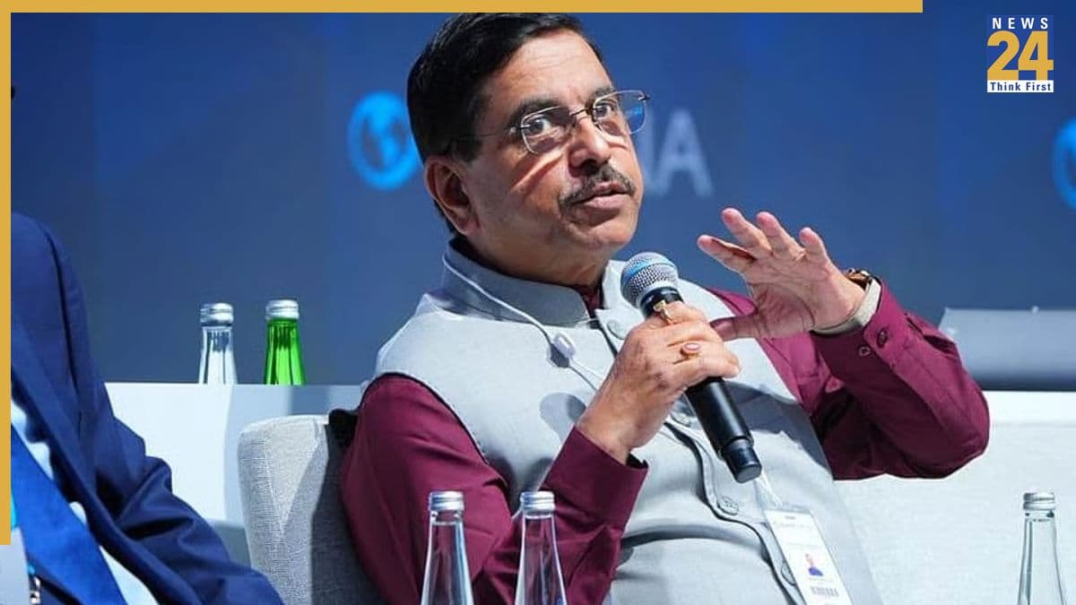 कितनी संपत्ति के मालिक हैं प्रह्लाद जोशी, शिक्षा मंत्री पद की ज़िम्मेदारी मिलते ही क्या बोले?