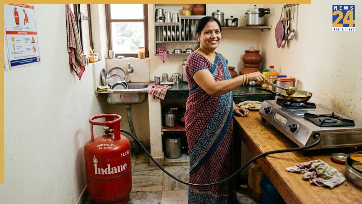 LPG Gas Price 11 July: आ गए रसोई गैस के नए दाम, चेक करें आज सिलेंडर सस्ता हुआ या महंगा?
