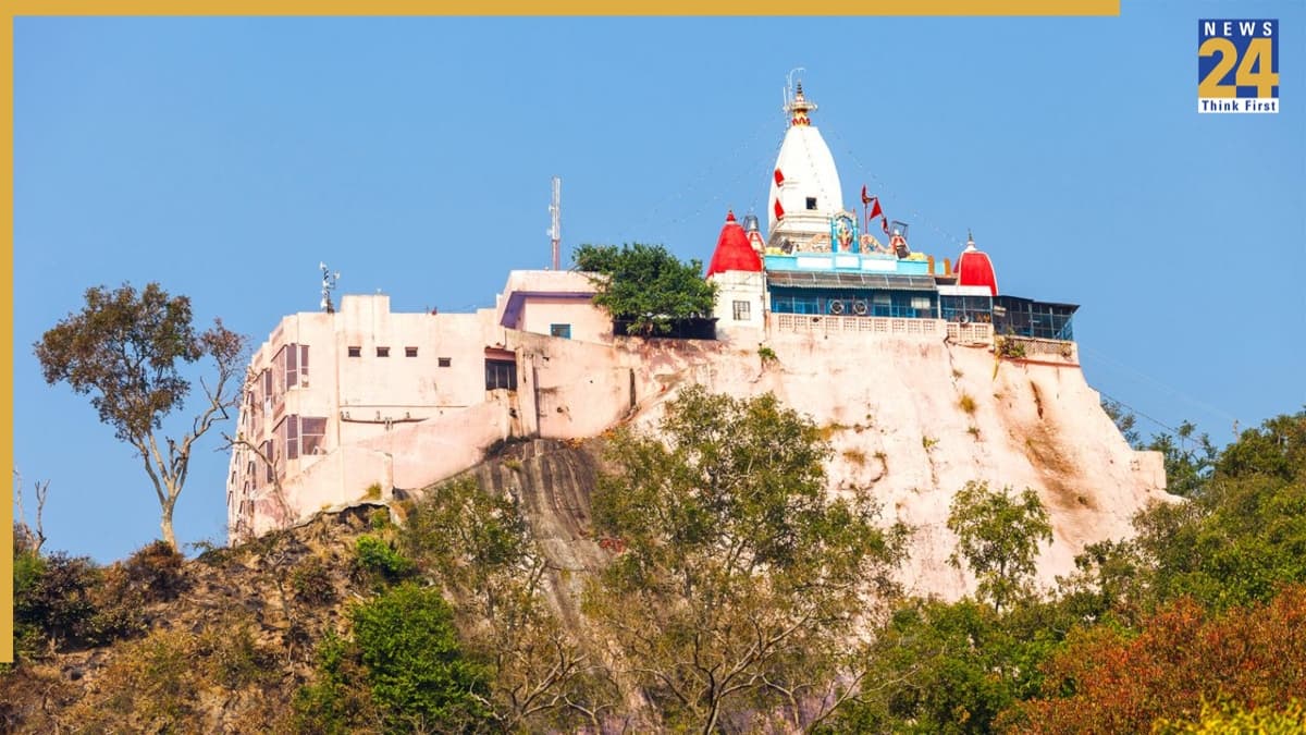 न होगी पजामे में जेब और न ही ले जा सकेंगे थैला, राम मंदिर के बाद हरिद्वार के मनसा देवी में पुजारियों के लिए लागू हुए सख्त नियम