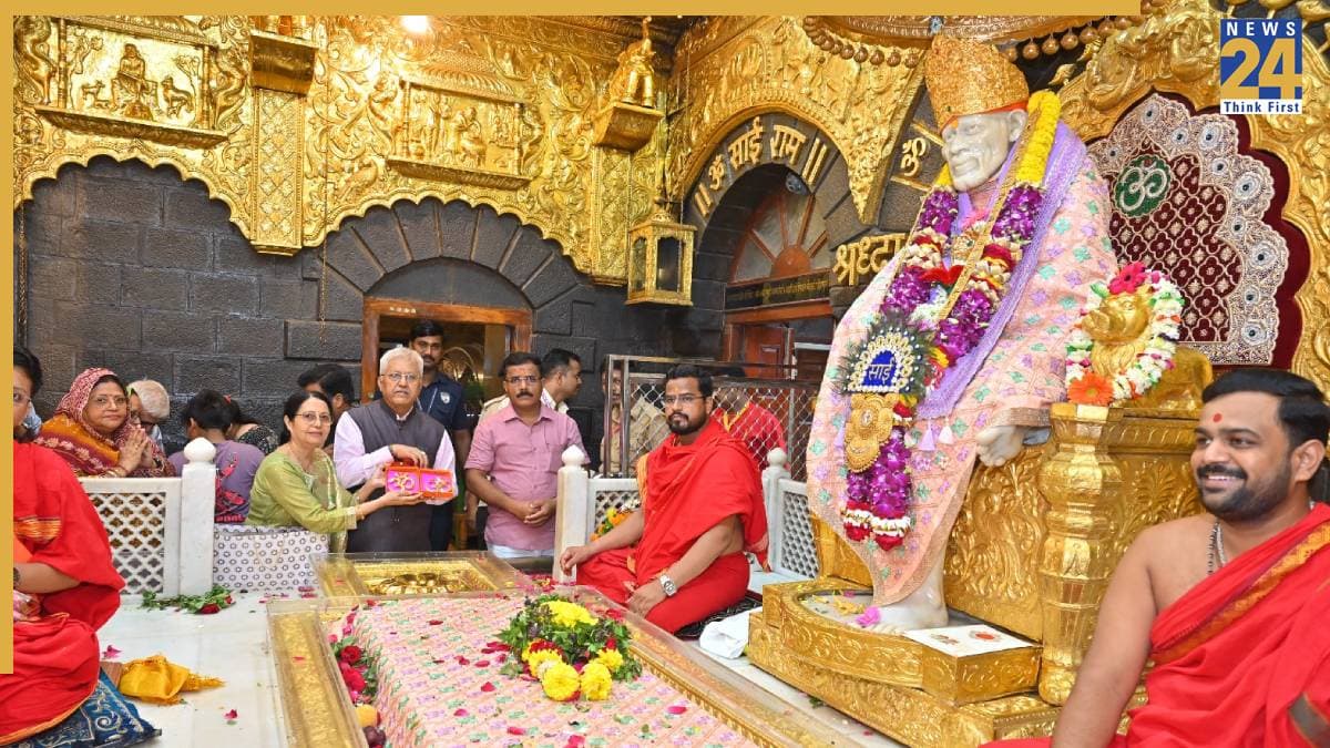 Shirdi Sai Baba: गुरु पूर्णिमा के पहले दिन श्री साईं बाबा को लाखों रुपये के स्वर्ण मुकुट और स्वर्ण ‘ॐ’ की भेंट