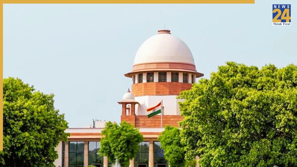 थ्री लैंग्वेज पॉलिसी पर भड़का SC, जज ने कहा- 9वीं क्लास के छात्रों पर पड़ता है बिना वजह दबाव