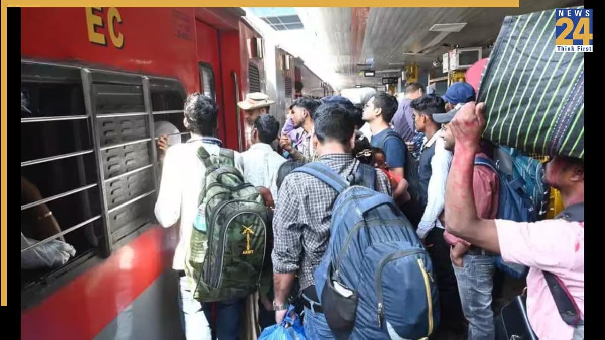 Railway Luggage New Rules: आज से बदला ट्रेन में सामान ले जाने का नियम, शुरू हो गई एक्स्ट्रा सामान की ऑनलाइन बुकिंग, जानें फ्री लिमिट और चार्ज