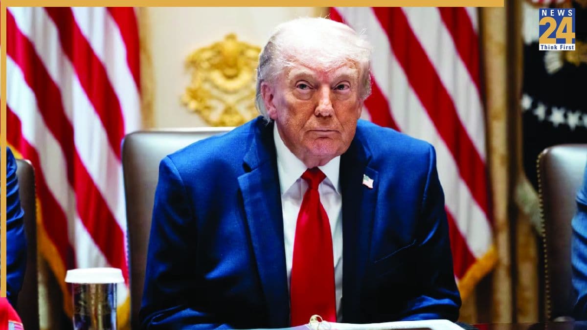 US Green Card Rules: अमेरिका में ग्रीन कार्ड पाना होगा और मुश्किल! ट्रंप के नए नियम से क्यों बढ़ी H-1B वीजा धारक भारतीयों की टेंशन