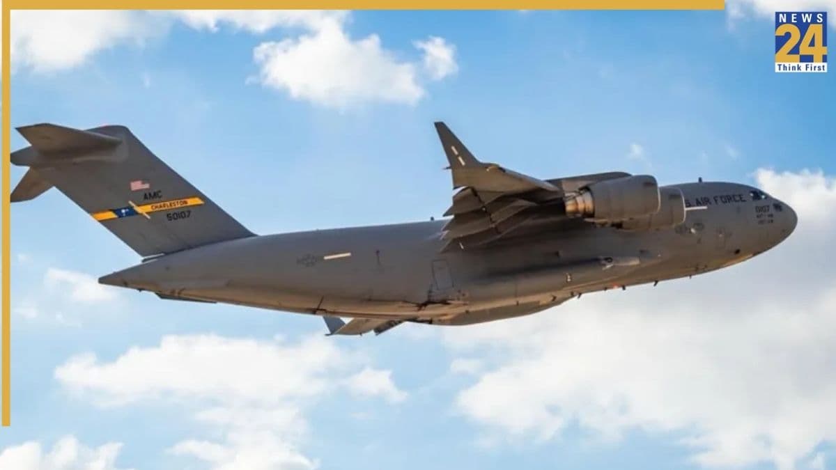 US एयर फोर्स का C-17A प्लेन मॉस्को में लैंड, रूस-यूक्रेन वार के बीच वायरल वीडियो ने मचाई हलचल