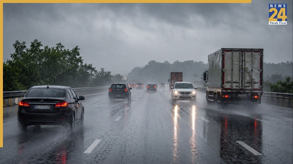 बारिश में हाईवे पर चला रहे गाड़ी? NHAI की ये 7 बातें भूल गए तो बढ़ सकता है हादसे का खतरा