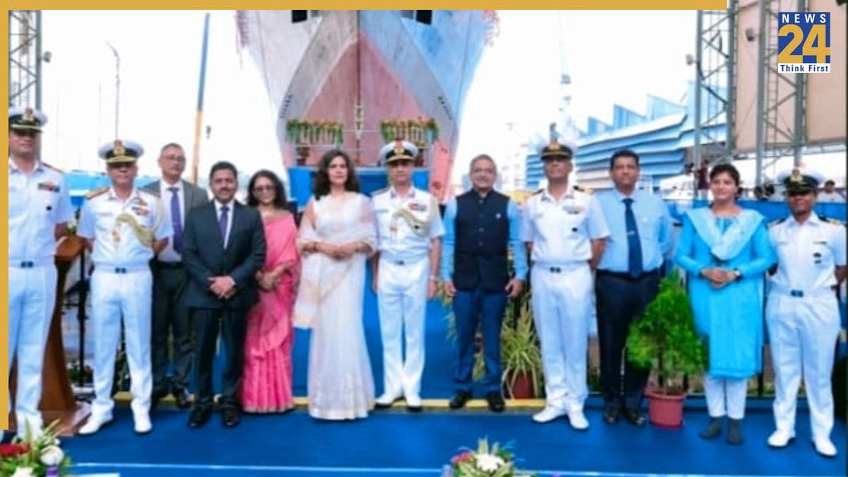 भारत की बढ़ेगी समुद्री ताकत, नौसेना के बेड़े में शामिल हुआ स्वदेशी गश्ती जहाज 'श्रुति'